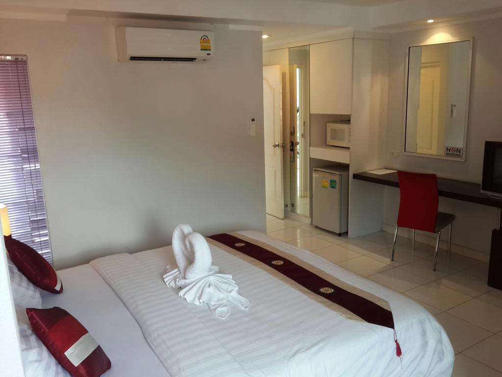 Kata Beach Studio Phuket Екстер'єр фото
